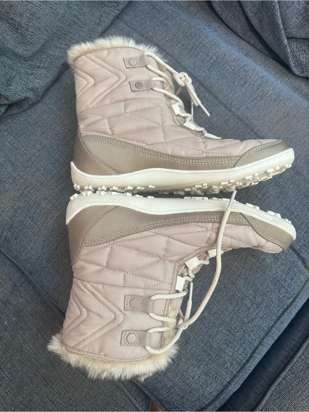 Columbia Women's Minx Shorty III Snow Boots in the Oxford Tan/Fawn- 10.5